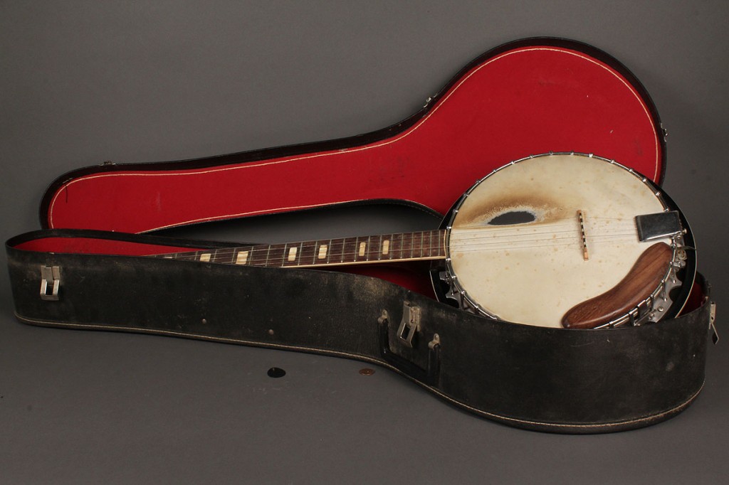 Lot 491: Vintage 5 String Banjo with Case