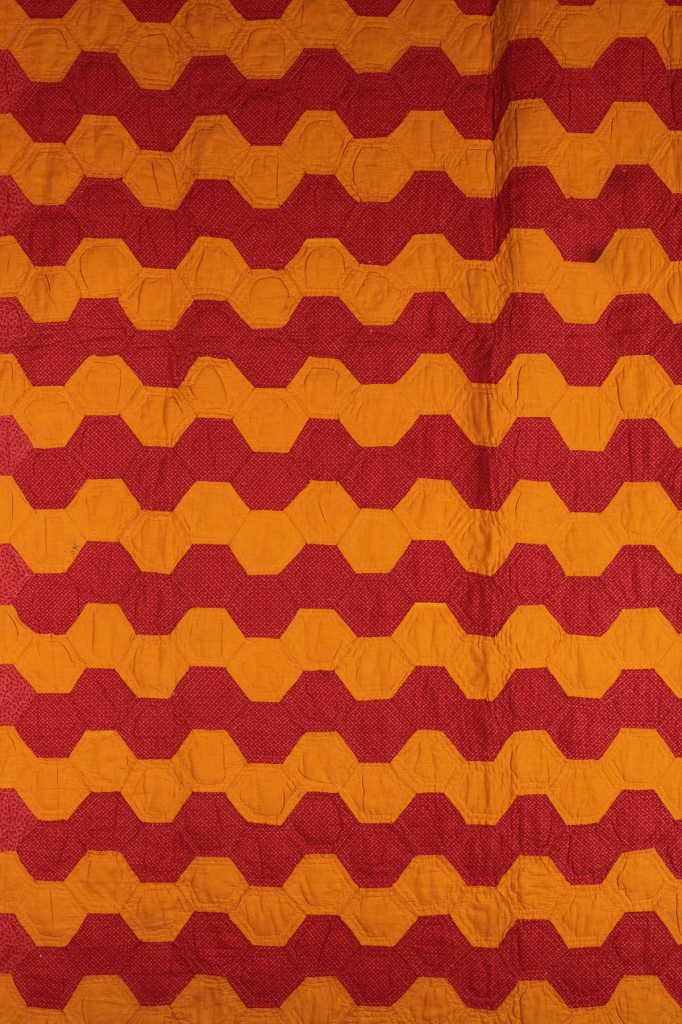 Lot 559: East TN Pieced  Quilt, Zigzag design