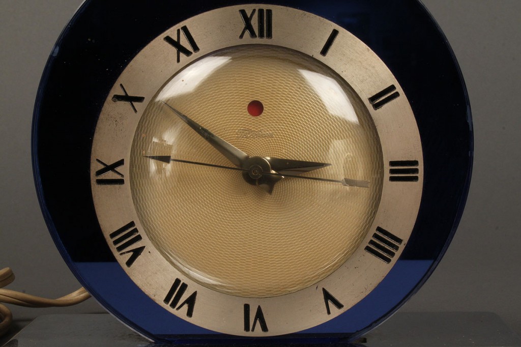 Lot 577: Warren Telechron Co. Art Deco Clock