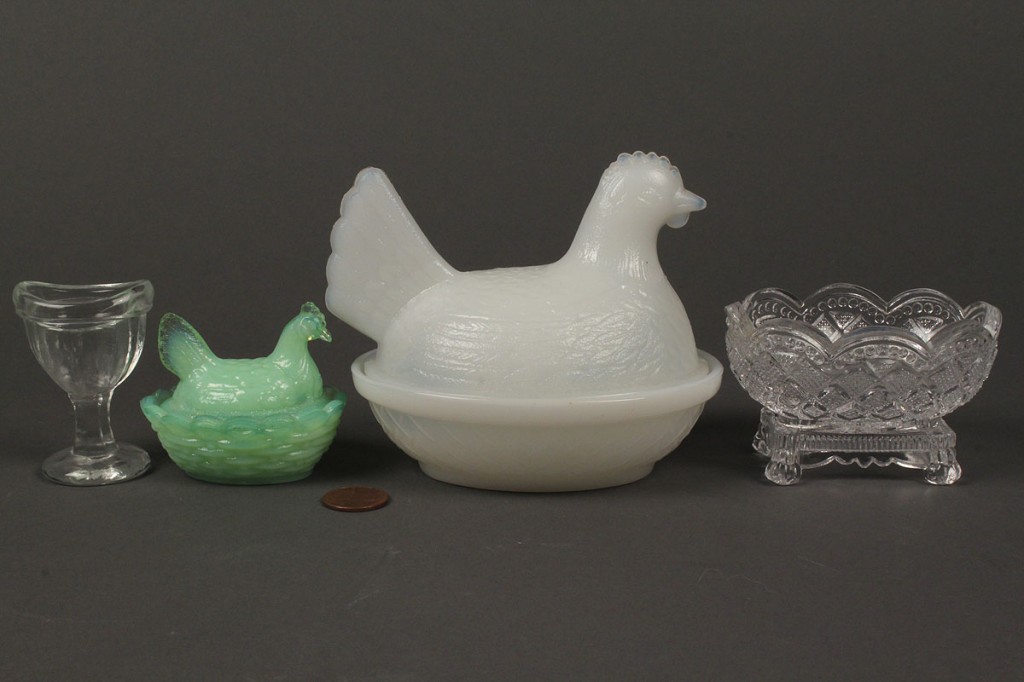 Lot 600: Four pressed glass items inc. Hens on Nest