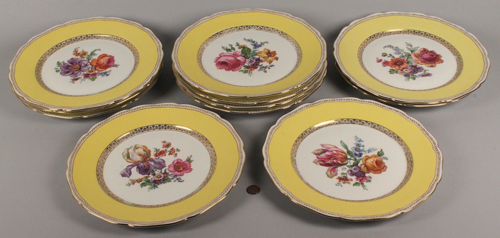 Lot 618: Set of 11 Czechoslovakia Porcelain Dinner Plates