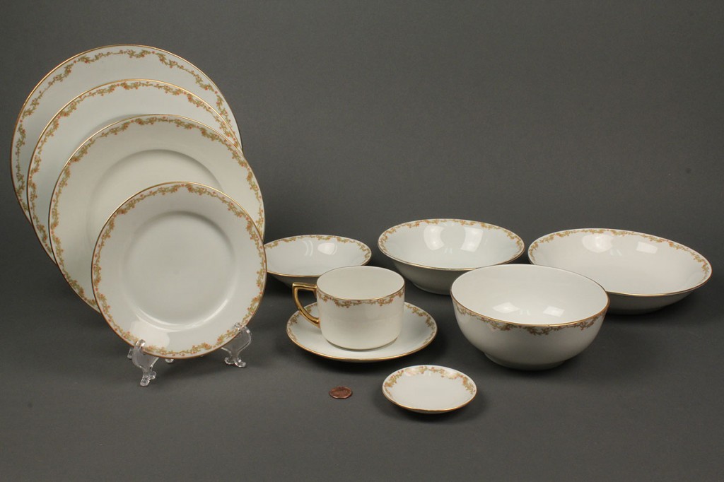 Lot 619: Royal Innsbruck Porcelain Dinner Service, 169 pcs