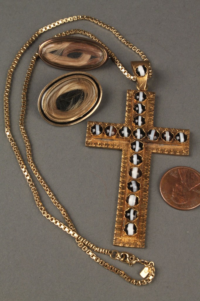 Lot 625: Agate Bull's Eye cross necklace & 2 hair brooches