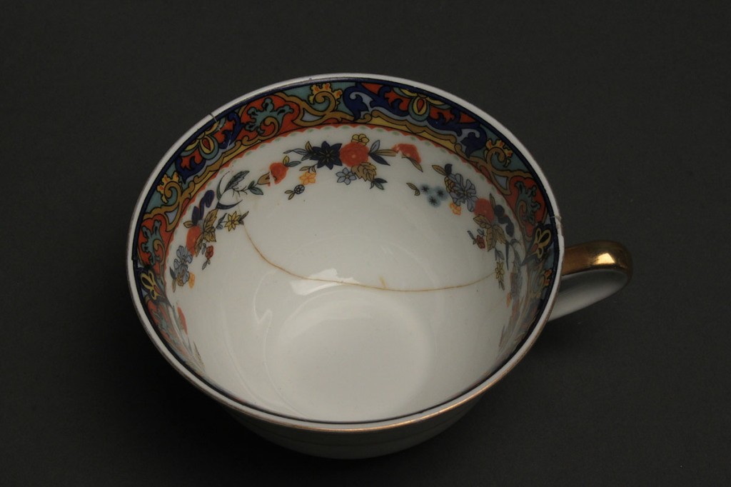 Lot 700: Royal Schwarzberg Porcelain "Cobwebs" dinnerware