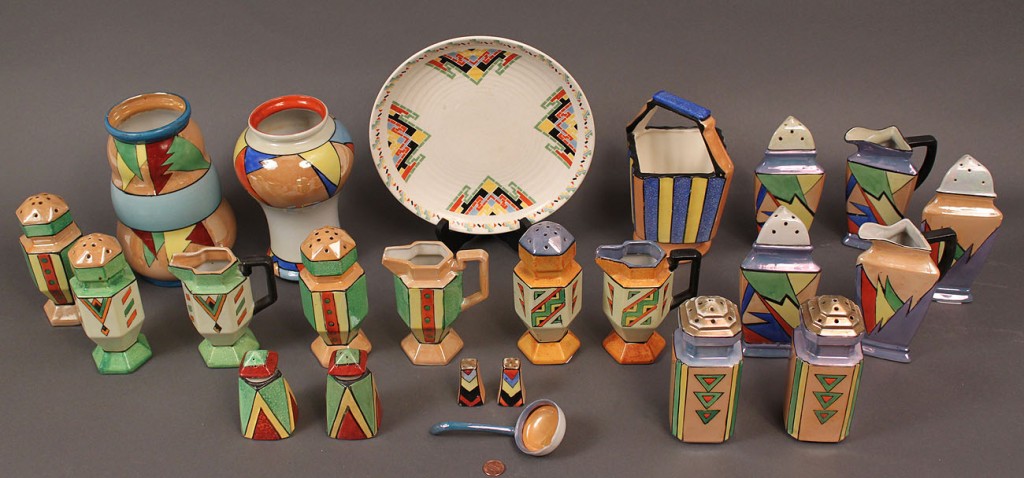 Lot 704: Japanese Art Deco Porcelain Service, 23 pieces