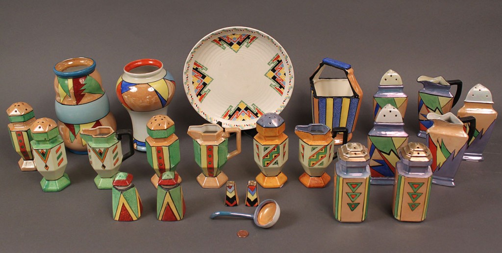Lot 704: Japanese Art Deco Porcelain Service, 23 pieces