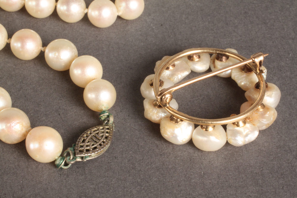 Lot 103: Pearl Necklace & Brooch