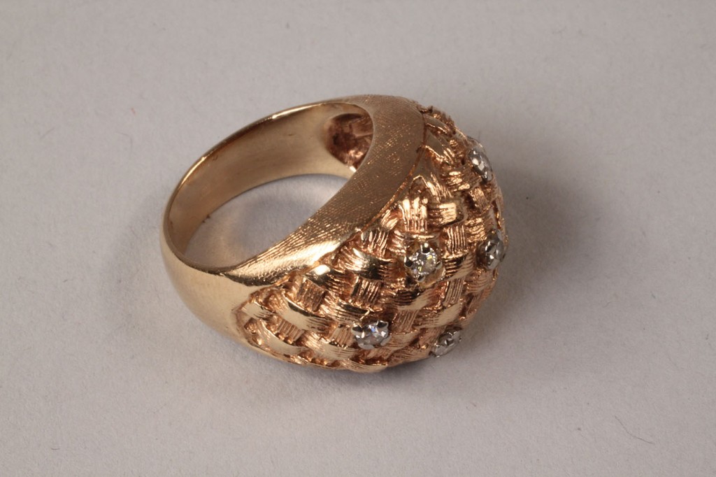 Lot 107: Ladies diamond & gold basketweave ring