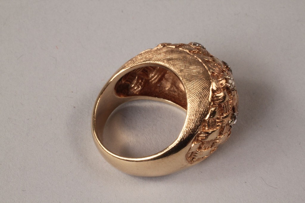 Lot 107: Ladies diamond & gold basketweave ring