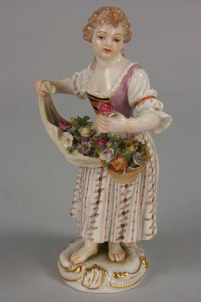 Lot 119: Companion Pair of Meissen Figurines
