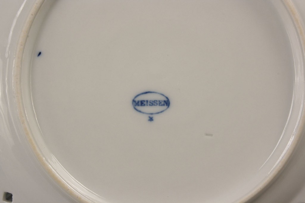 Lot 125: Twelve Meissen Blue Onion plates