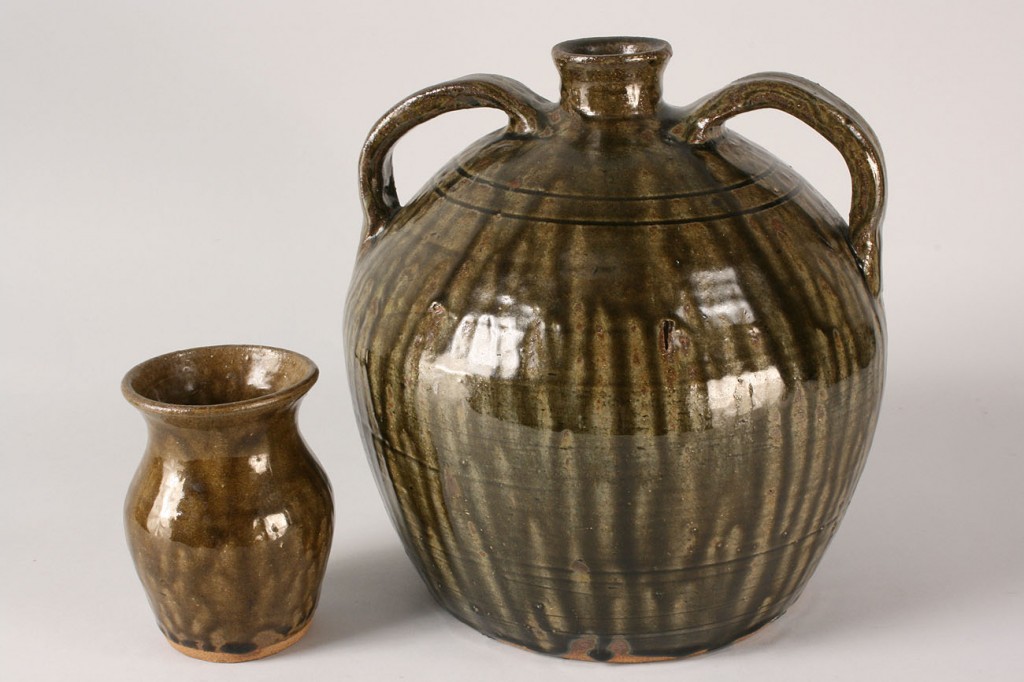 Lot 241: Lot of 2 Cleater Meaders Pottery Items