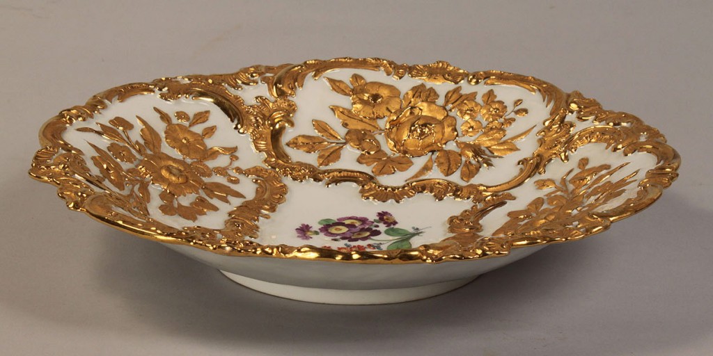 Lot 256: Meissen gilt porcelain center bowl