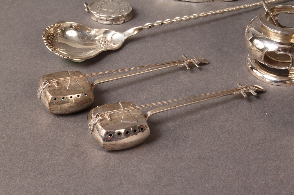 Lot 305: Figural sterling salt dips and other items, 22 pc