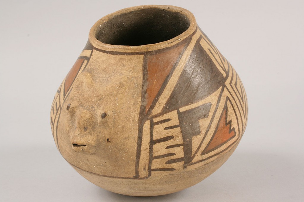 Lot 354: Southwest Indian Acoma effigy jar