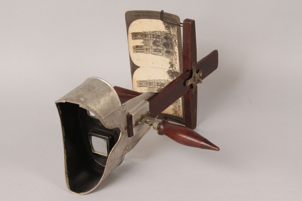 Lot 423: Stereoscope with stereo cards