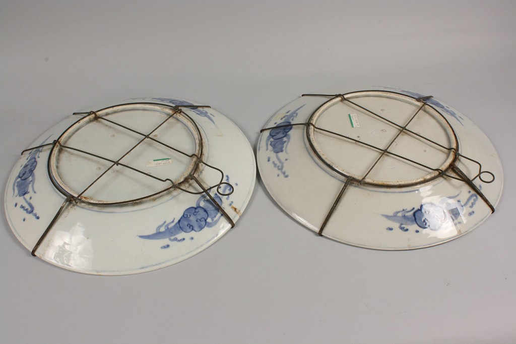 Lot 443: Pair of large Chinese Chargers, Hawthorne Pattern