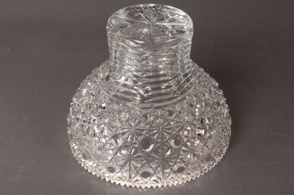 Lot 564: Lot of 2 Glass Items, Decanter & Bowl