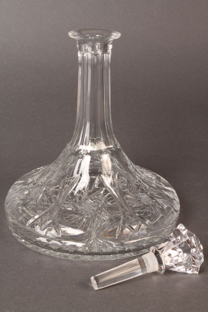 Lot 564: Lot of 2 Glass Items, Decanter & Bowl
