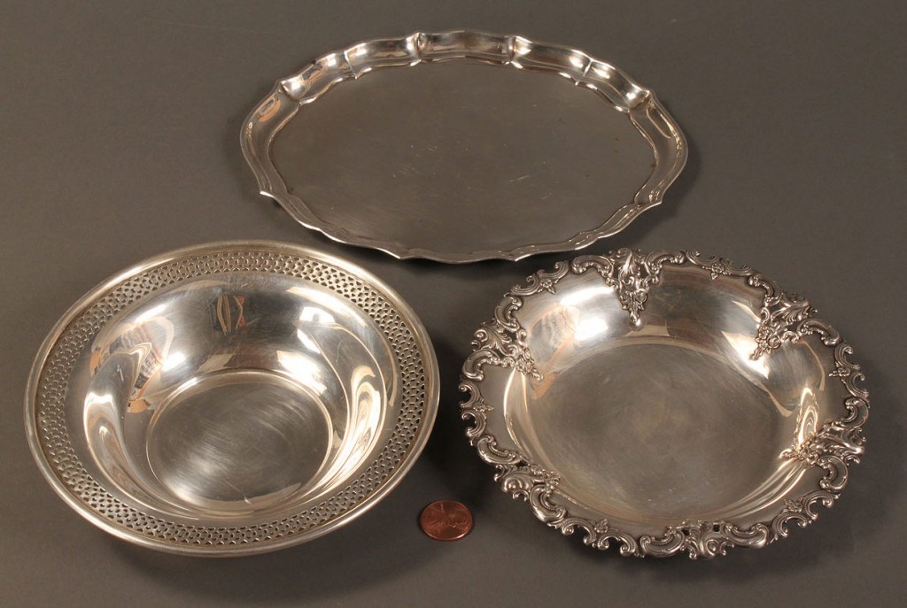 Lot 595: 2 Small sterling bowls and a small tray