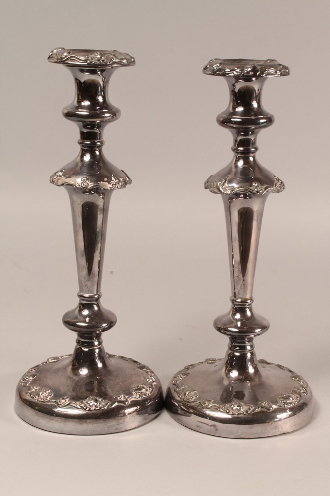Lot 623: Lot of silverplated candlesticks