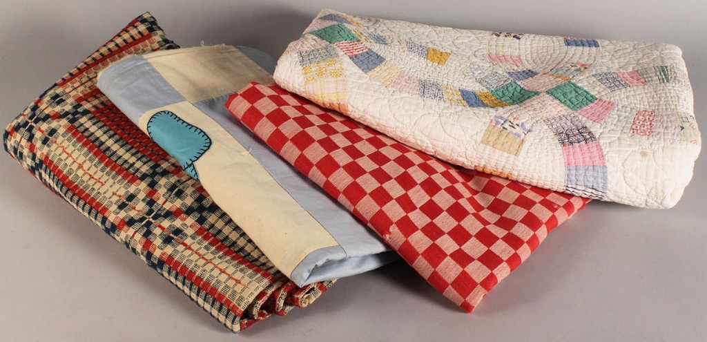 Lot 637: Lot of 4 Textile Items