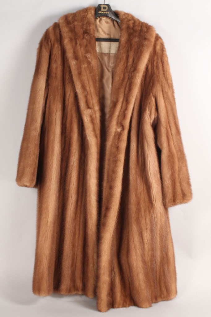 Lot 684: Vintage ladies fur items, lot of 5