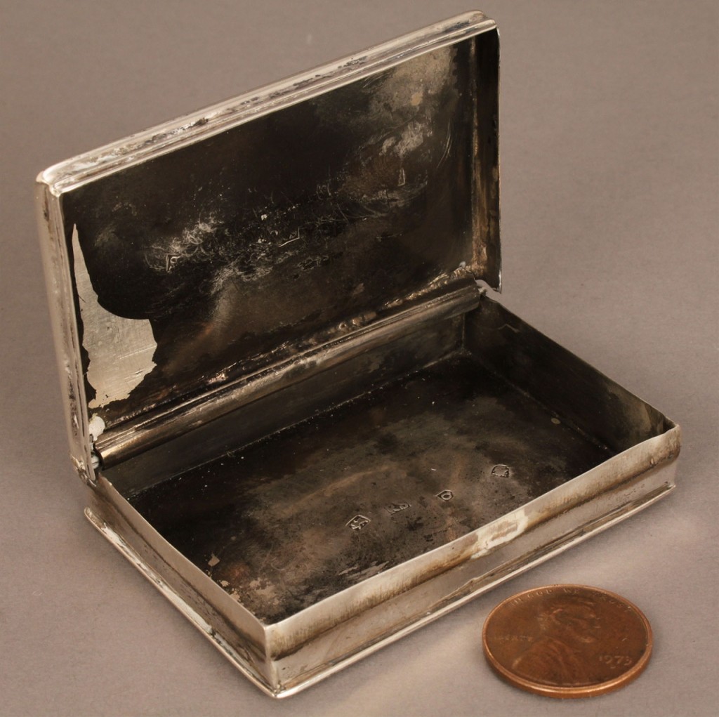 Lot 134: George II engraved sterling snuff box