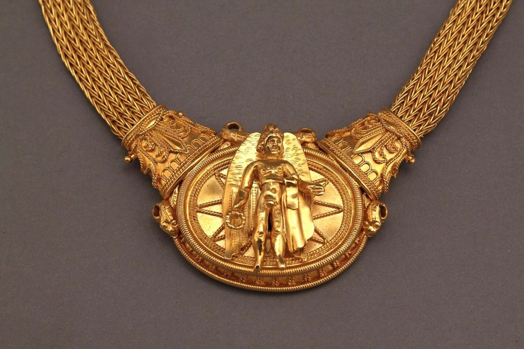 Lot 155: 18K & 22K Greek classical style necklace