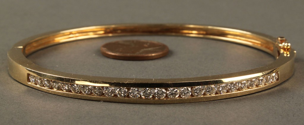 Lot 166: 14K Diamond bangle bracelet, 1.78 cts