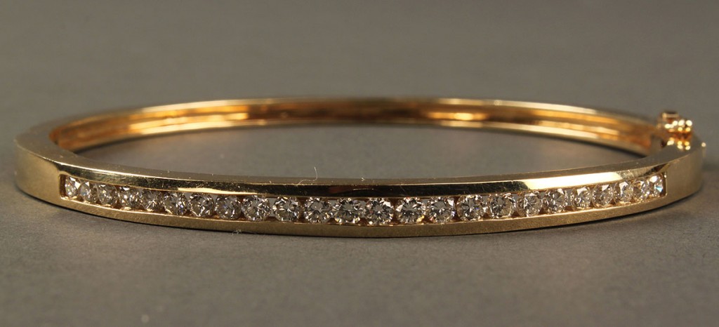 Lot 166: 14K Diamond bangle bracelet, 1.78 cts