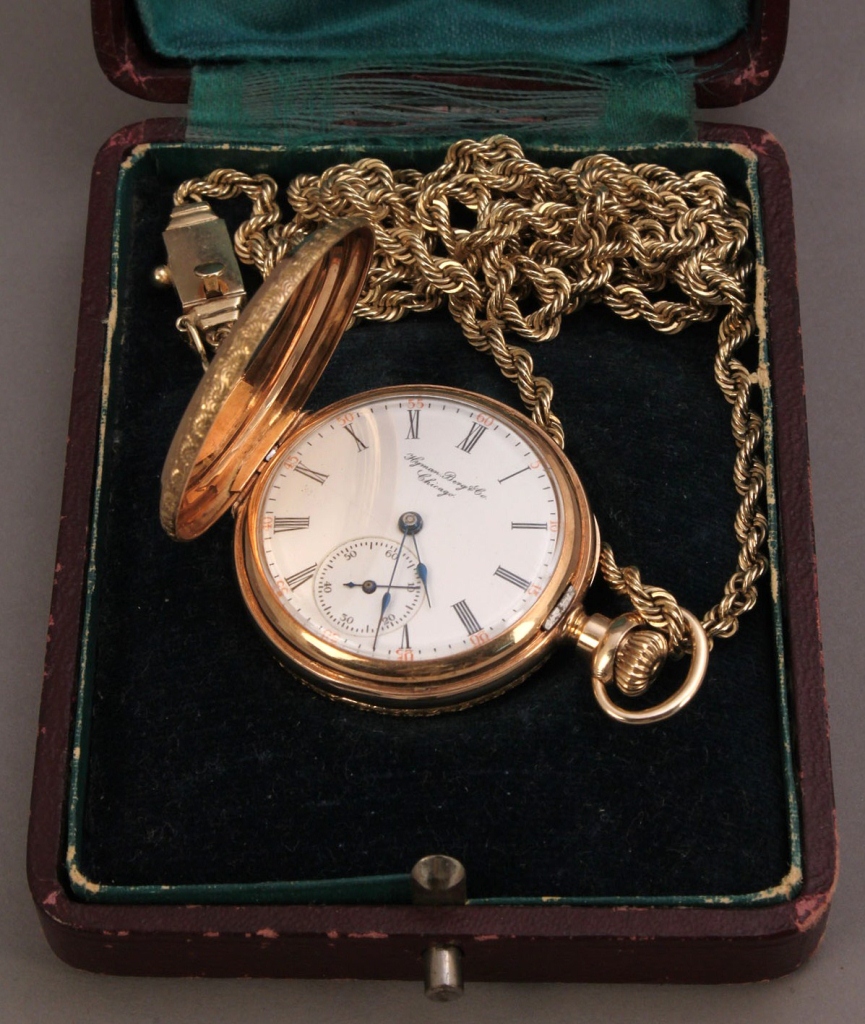 Lot 176: 14K Elgin lady's pendant watch w/ 14K gold chain