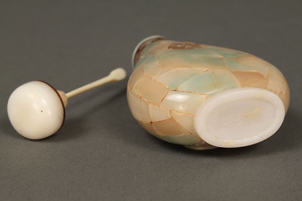 Lot 18: Mother of Pearl Abalone snuff bottle, signed