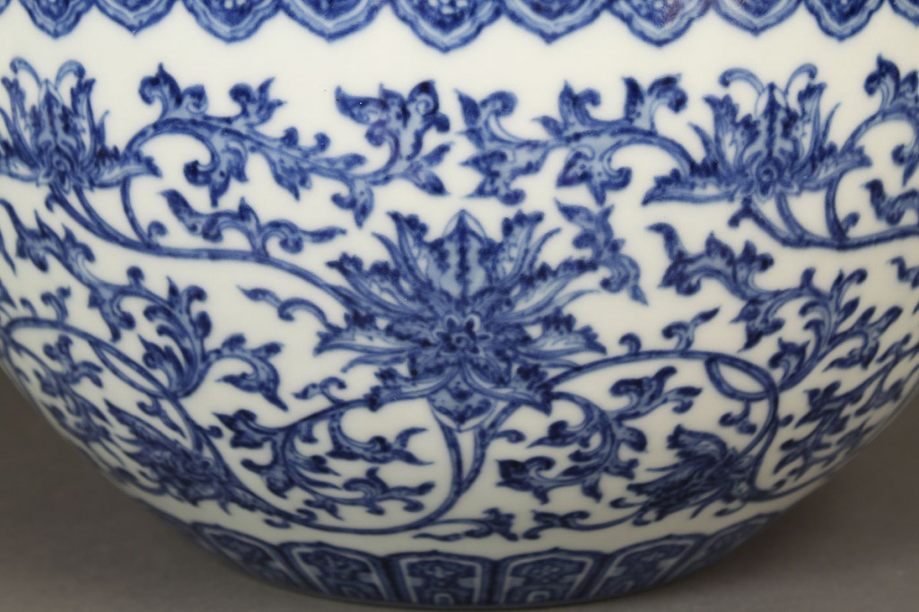 Lot 260: Chinese Blue & White Porcelain Planter