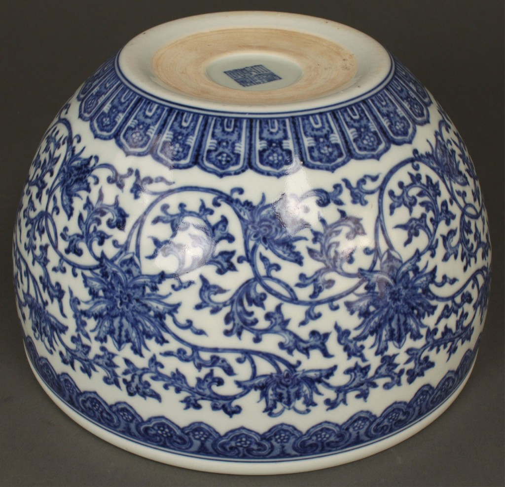Lot 260: Chinese Blue & White Porcelain Planter