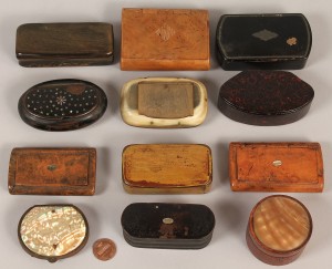 Lot 266: Eleven assorted snuff boxes
