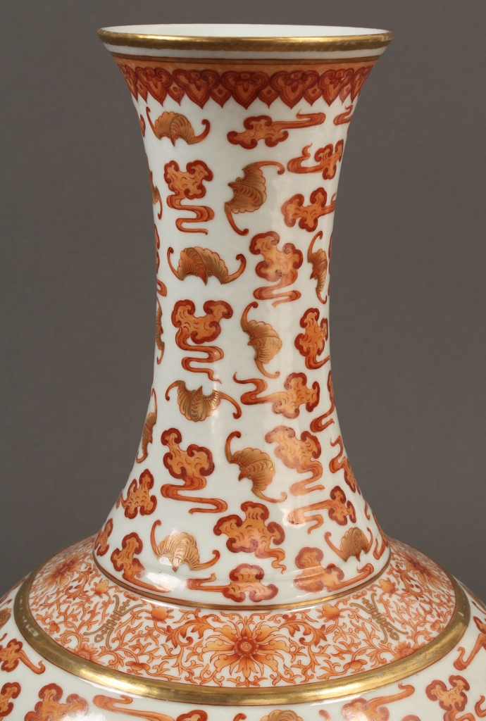 Lot 26: Chinese Porcelain Bottle Vase, T'ung Chih Mark