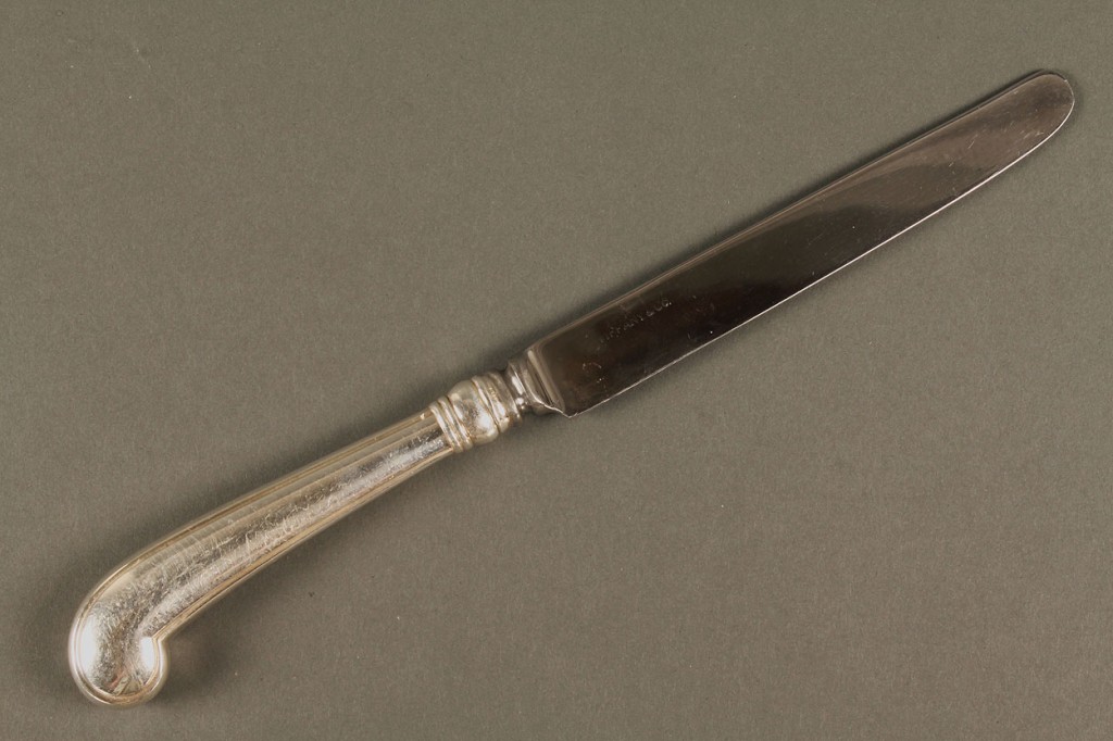 Lot 369: Twelve Tiffany sterling knives