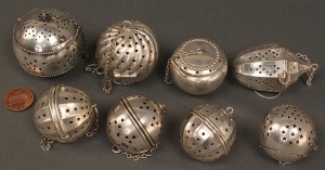 Lot 380: Lot of 8 tea infusers, 5 sterling incl. urn, 4 bal