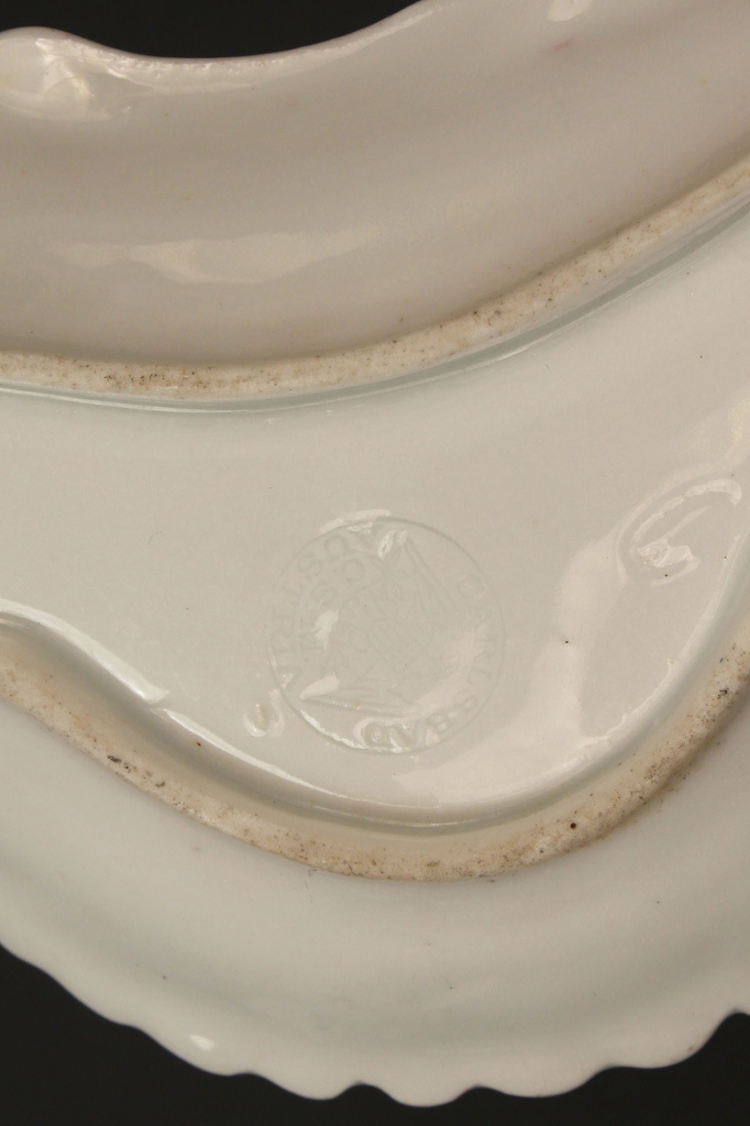 Lot 399: Six porcelain oyster and bone plates