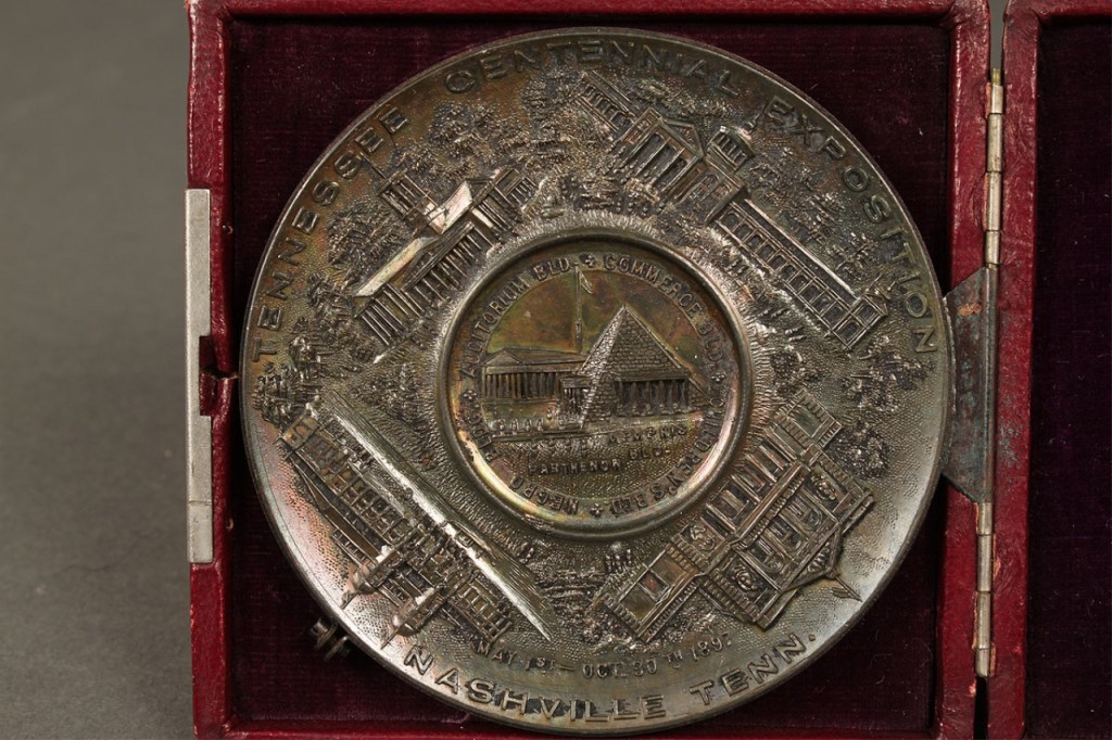 Lot 454: Commemorative medal: Tennessee Centennial