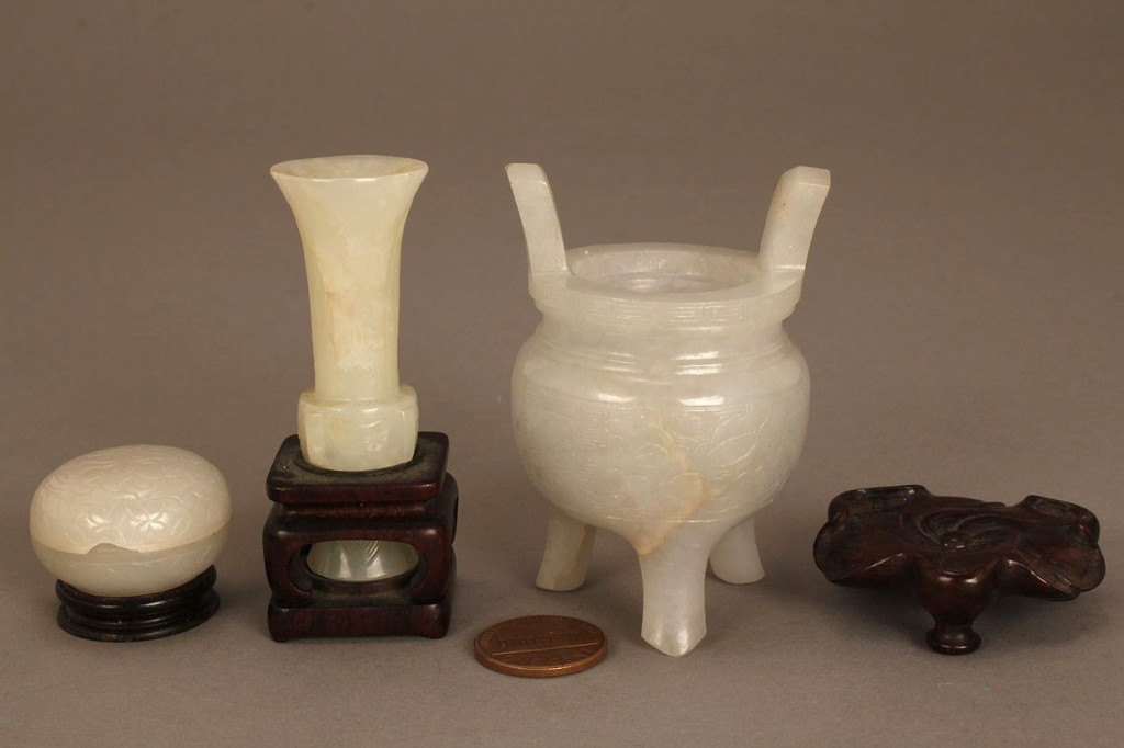 Lot 614: Collection of 3 miniature Chinese jade objects