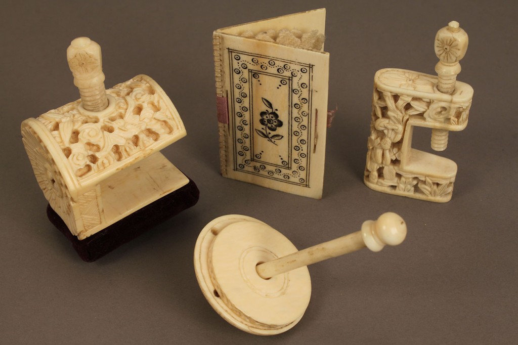 Lot 658: Collection of Ivory Sewing Notions, 25 pcs