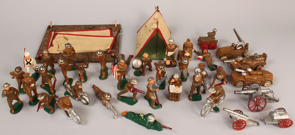 Lot 731: WWI & II toy soldiers and tents, Manoil Barclay