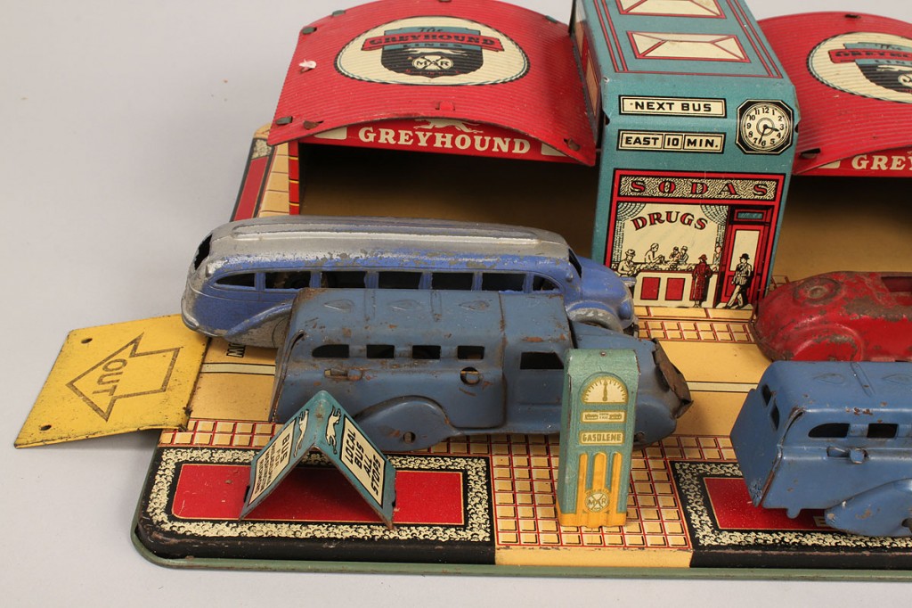 Lot 733: Marx Tin Litho Greyhound Bus Terminal Toy