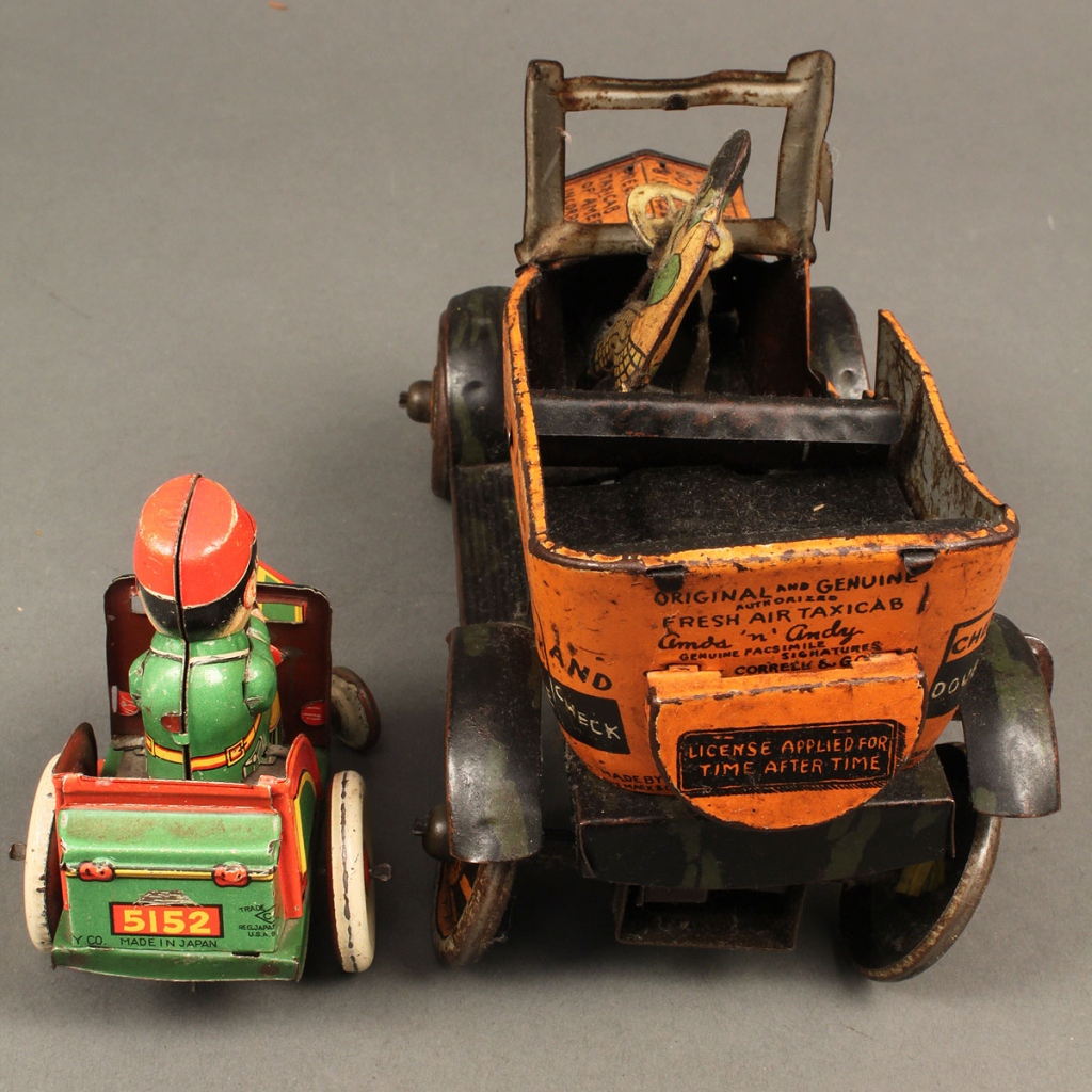 Lot 736: 2 tin litho Wind-Up Toy Cars