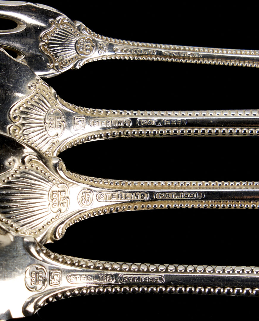 Lot 286: Towle Old Colonial Sterling Flatware set, 84 pieces