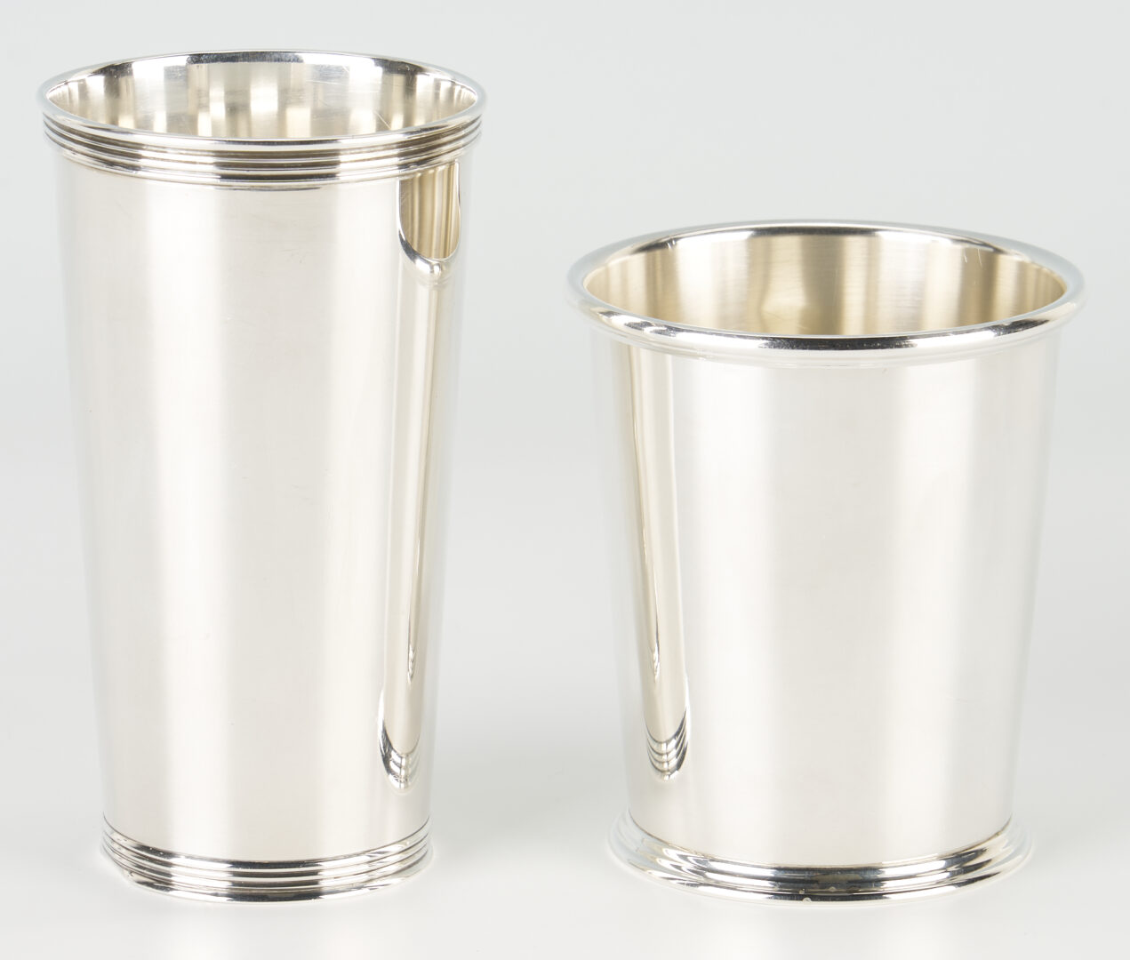 Lot 631: 8 Sterling Silver Julep Cups & 1 Tall Sterling Silver Beaker