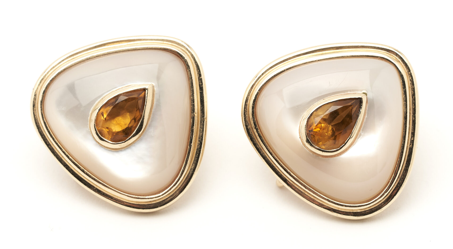 Lot 667: 2 Pairs of Ladies' Yellow Gold Earrings