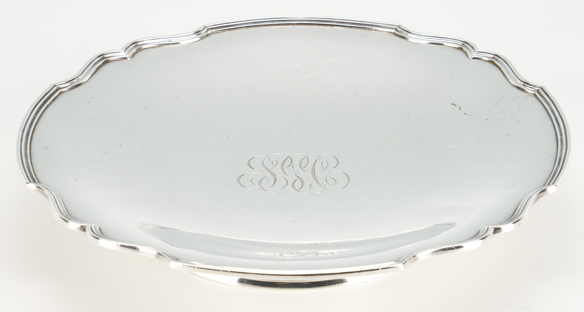 Lot 797: Reed and Barton Sterling Silver Cake Plate